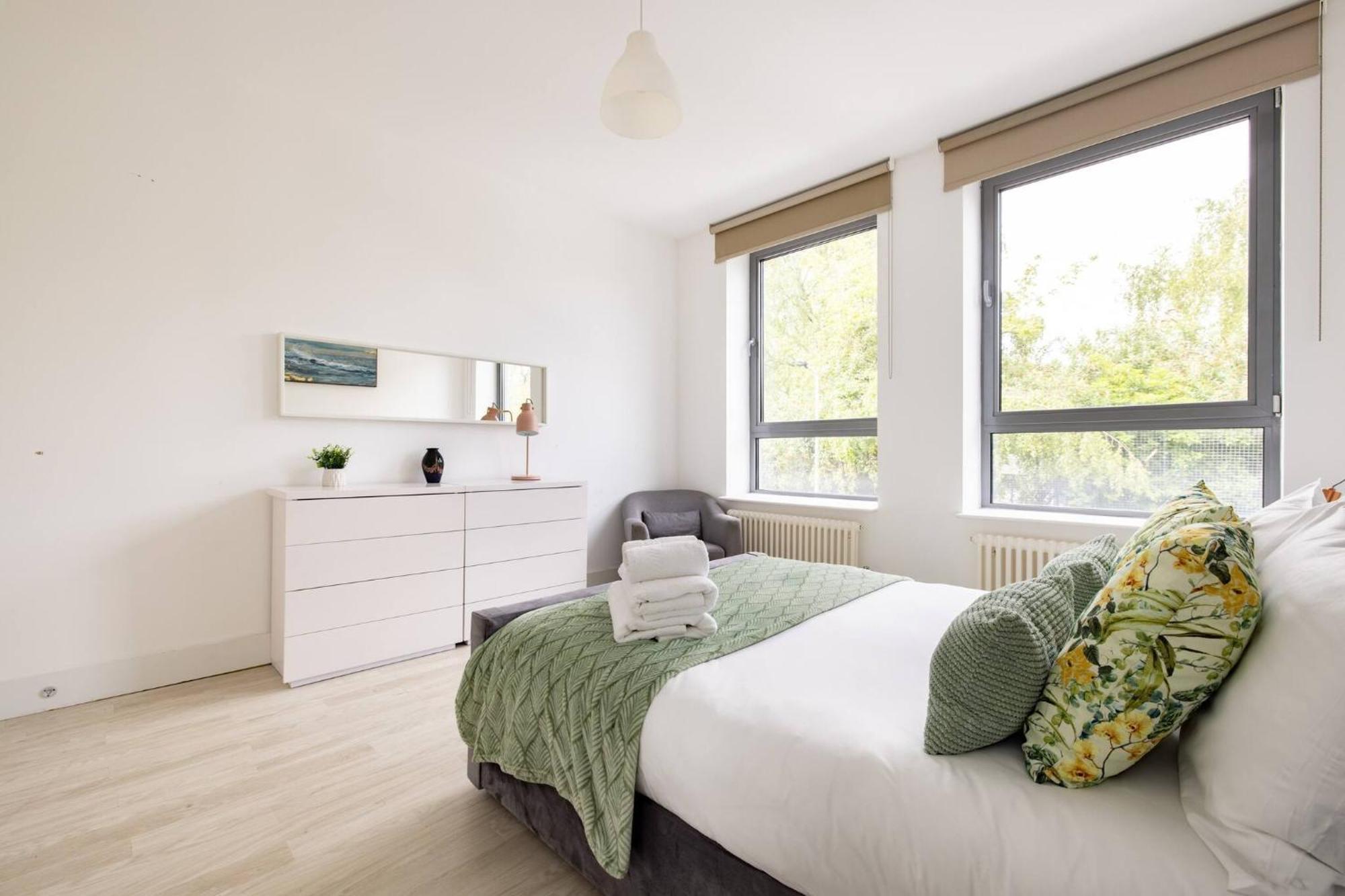 Wild Roses Serviced - Borough Apartamento *
