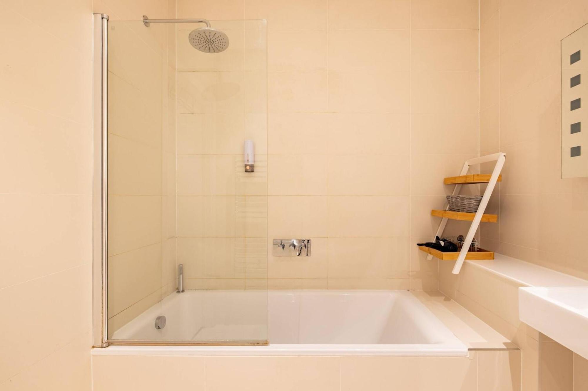 Wild Roses Serviced - Borough Apartamento