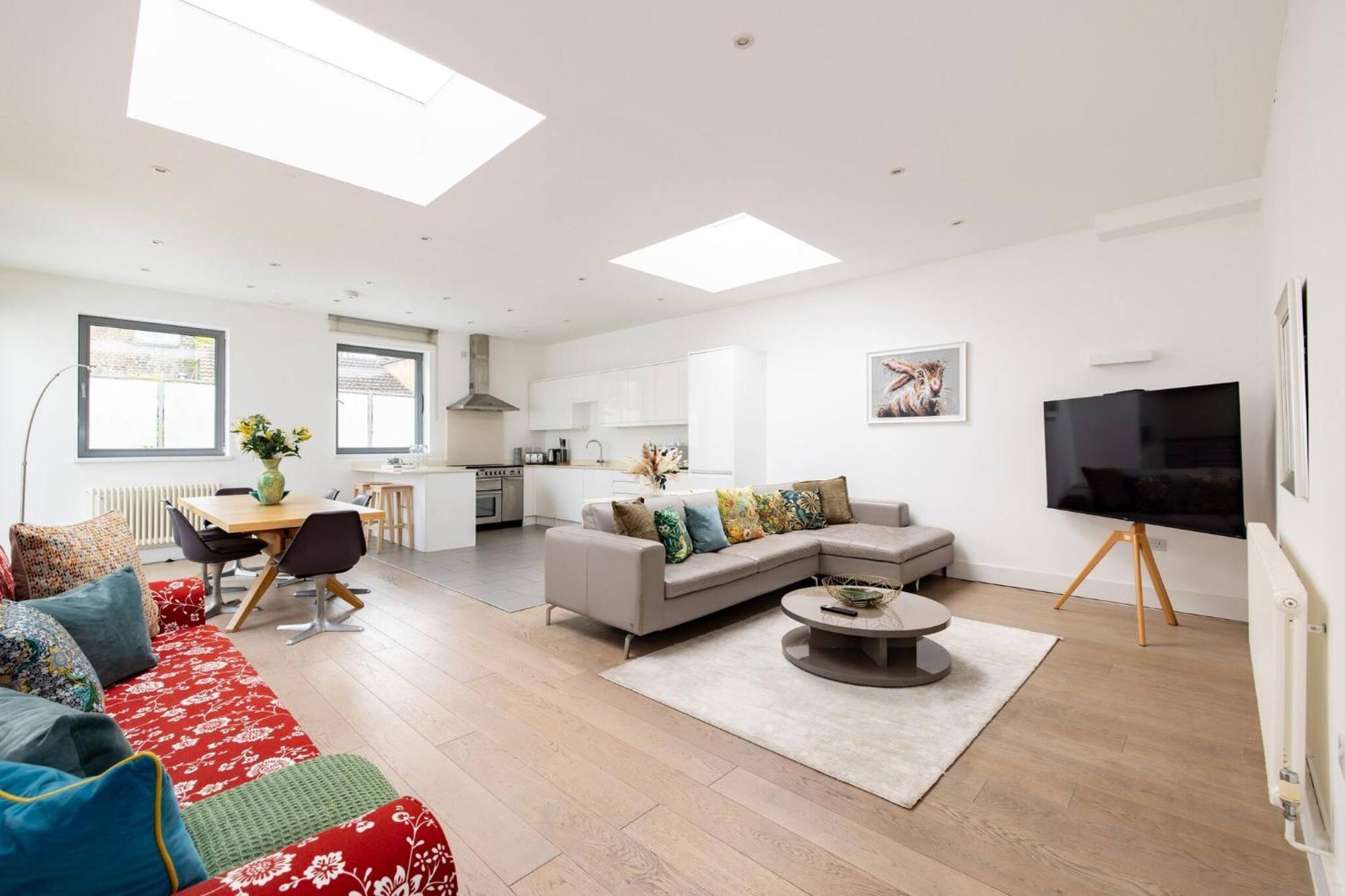 Wild Roses Serviced - Borough Apartamento